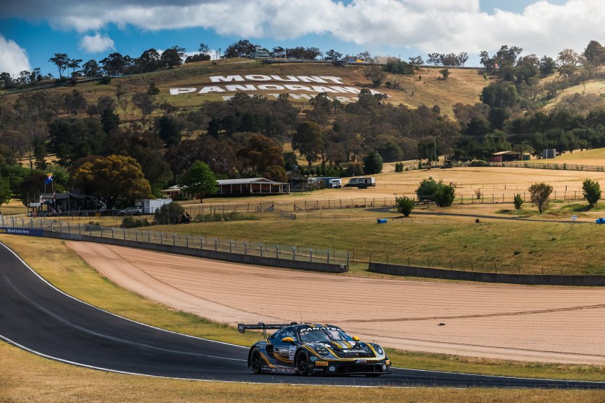 #21 - Car Collection Motorsport - Alex Fontana - Hash - Porsche 911 GT3-R (Type 992) l © Jack Martin Photography