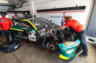 #14 - Volante Rosso Motorsport - Andre Canard - Jamie Day - Aston Martin Vantage GT3 l © Race Project l Daniel Kalisz | GT World Challenge Australia