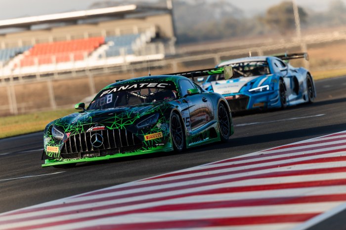 FANATEC GT GLOBAL: Nothing to choose between Porsche and Mercedes-AMG as global duel continues